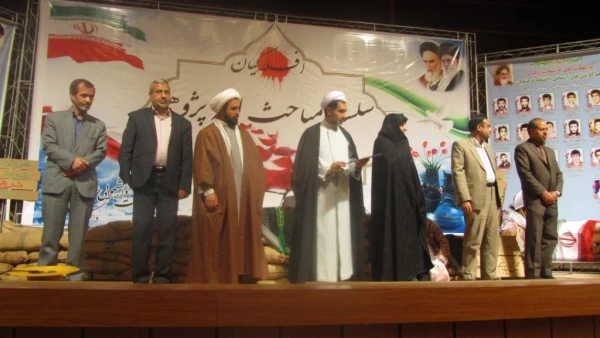 بمناسبت هفته دفاع مقدس مراسم شبی با افلاکیان در پردیس خواجه نصیر کرمان با حضور مهندس سیف الهی معاون استاندار کرمان و مسئولین استان برگزار شد