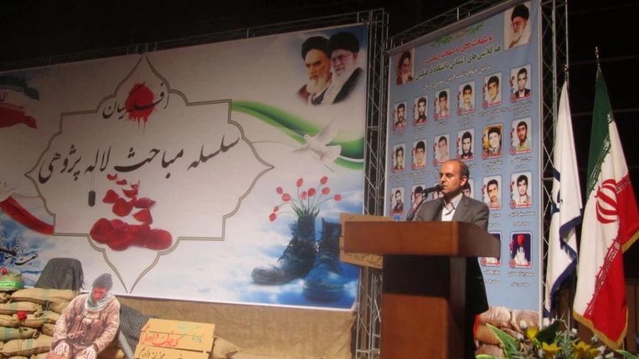 بمناسبت هفته دفاع مقدس مراسم شبی با افلاکیان در پردیس خواجه نصیر کرمان با حضور مهندس سیف الهی معاون استاندار کرمان و مسئولین استان برگزار شد