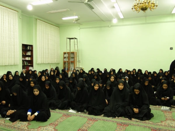 نشست صمیمی سرپرست و کارشناسان حوزه مدیریت امور پردیس های استان کرمان با دانشجویان پردیس شهید باهنر و خواجه نصیر کرمان