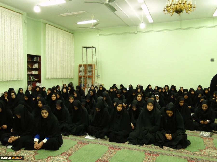 نشست صمیمی سرپرست و کارشناسان حوزه مدیریت امور پردیس های استان کرمان با دانشجویان پردیس شهید باهنر و خواجه نصیر کرمان