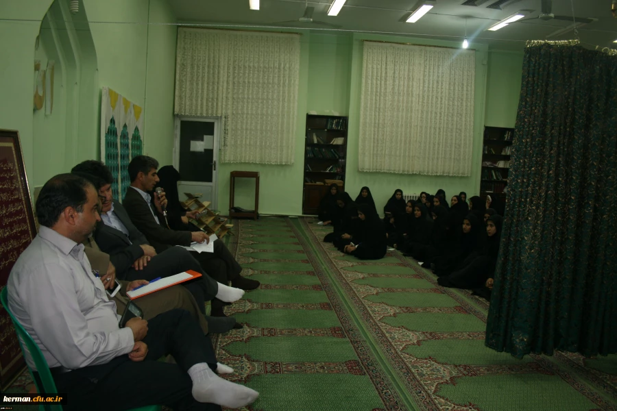 نشست صمیمی سرپرست و کارشناسان حوزه مدیریت امور پردیس های استان کرمان با دانشجویان پردیس شهید باهنر و خواجه نصیر کرمان