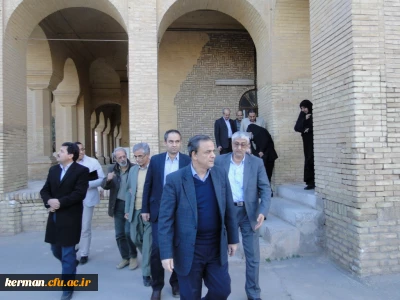 بازدید استاندار کرمان

 از پردیس شهید باهنر کرمان