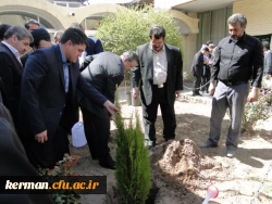 انجام مراسم غرس نهال به مناسبت هفته منابع طبیعی توسط استاندار در دانشگاه فرهنگیان کرمان