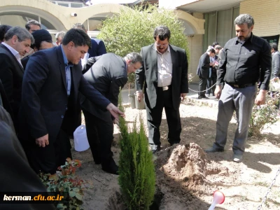 انجام مراسم غرس نهال 

به مناسبت هفته منابع طبیعی توسط استاندار در دانشگاه فرهنگیان کرمان