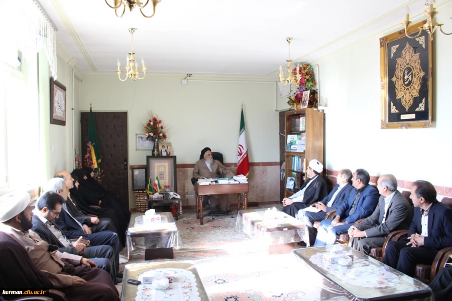 دیدار اعضای شورای اداری دانشگاه با امام جمعه معظم کرمان