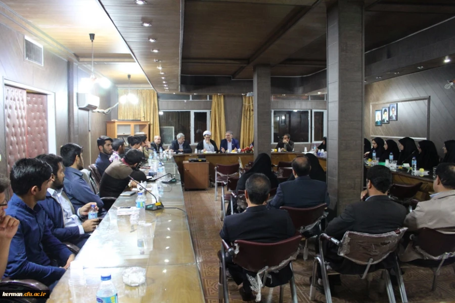 نشست صمیمانه دکتر قنبری معاون دانشجویی سازمان مرکزی دانشگاه فرهنگیان