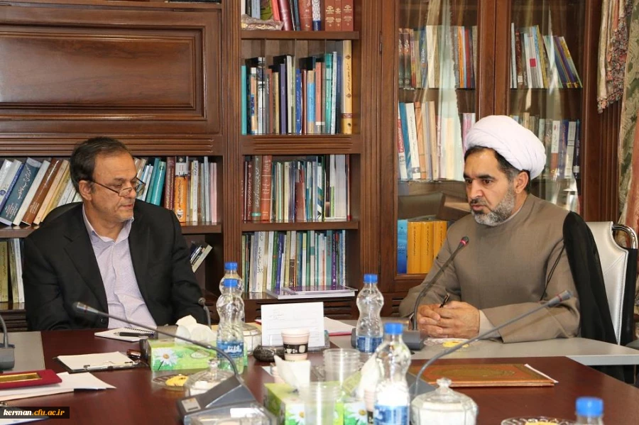 جلسه کمیته استانی هیأت امناء دانشگاه فرهنگیان در دفتر مهندس رزم حسینی استاندار کرمان