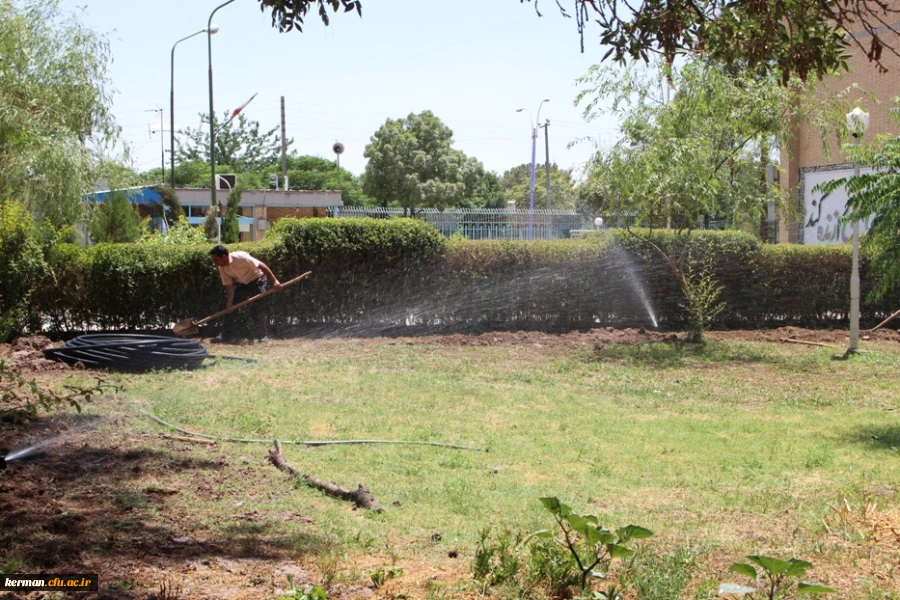 تجهیز فضای سبز به سیستم آبیاری قطره ای