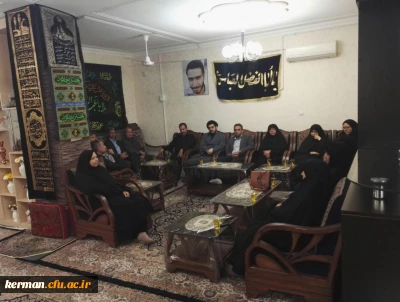 حضور مسئولین دانشگاه فرهنگیان استان در منزل شهید مغفوری همزمان با هفته دفاع مقدس