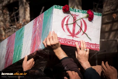 پیکر مطهر شش شهید گلگون کفن صبح امروز در 

فرودگاه کرمان مورد استقبال مسئولان و مردم شهید پرور  استان قرار گرفت.