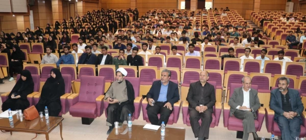 آقای ماجدی نیا مسئول حراست دانشگاه در جلسه توجیهی دانشجویان ورودی 96