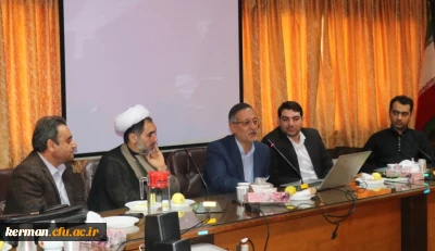 دکتر محمد علی دهقان، رئیس انجمن ریاضی ایران و دانشگاه ولی عصر رفسنجان در جمع دانشجویان رشته ریاضی پردیس خواجه نصیرالدین طوسی: امروز امید رهبری و مردم به فارغ التحصیلان دانشگاه فرهنگیان است.