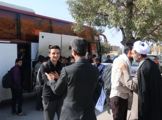 استقبال از دانشجویان شرکت کننده در پیاده روی اربعین