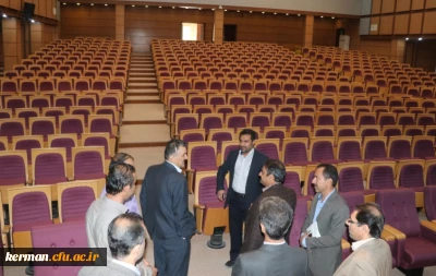بازدید علاءالدین کیا مدیر کل امور فرهنگی دانشگاه فرهنگیان و همراهان از سالن همایش های دانشگاه فرهنگیان استان کرمان
