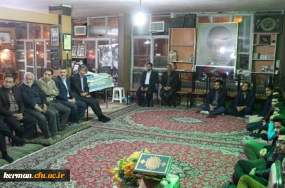 همراهی علاءالدین کیا مدیر کل امور فرهنگی و کارشناسان سازمان مرکزی با مسئولین و دانشجویان دانشگاه فرهنگیان کرمان در دیدار با خانواده شهید محمد کاظم کیانی