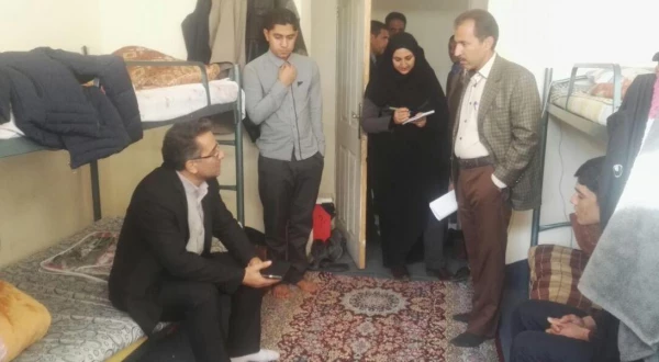 بازدید مشهدی رئیس اداره سراهای دانشجویی و همراهان از خوابگاه ها و سلف سرویس دانشگاه فرهنگیان استان کرمان