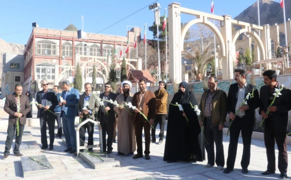 مراسم پیاده روی و تقدیم گل به ساحت مقدس شهدا به مناسبت دهه فجر