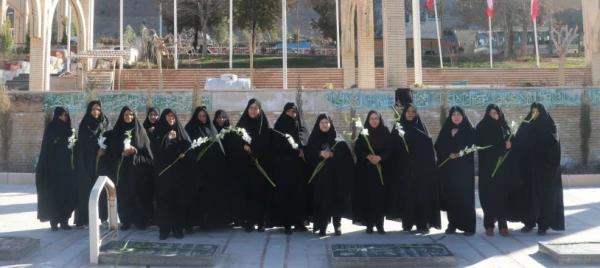 مراسم پیاده روی و تقدیم گل به ساحت مقدس شهدا به مناسبت دهه فجر