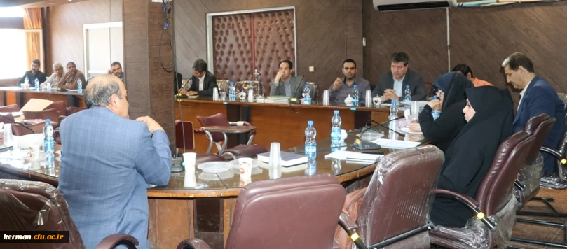 نشست دکتر کیومرث احمدی و دکتر شیرین باستانی پور با کارکنان دانشگاه