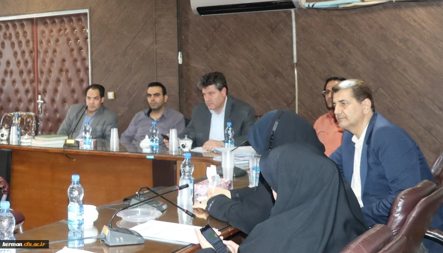 نشست دکتر کیومرث احمدی و دکتر شیرین باستانی پور با کارکنان دانشگاه