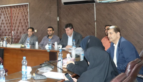 نشست دکتر کیومرث احمدی و خانم دکتر باستانی پور با کارکنان دانشگاه