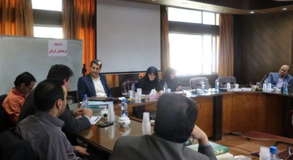 نشست دکتر کیومرث احمدی و خانم دکتر باستانی پور با کارکنان دانشگاه