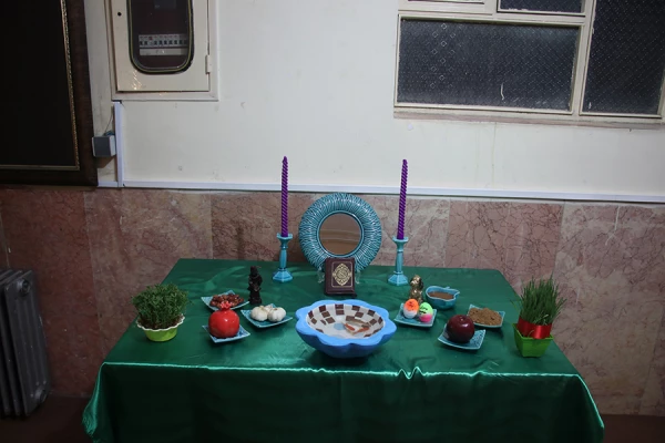 استقبال از میهمانان نوروزی و برپایی سفره هفت سین