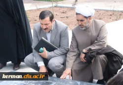 ادای احترام دکتر خاکی به تربت پاک شهیدان گمنام