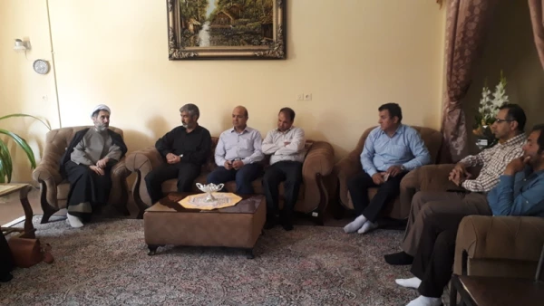 حضور رئیس و مسئولین دانشگاه فرهنگیان استان کرمان در منزل پدری مرحومه عبداللهی، دانشجو معلم ورودی سال 92