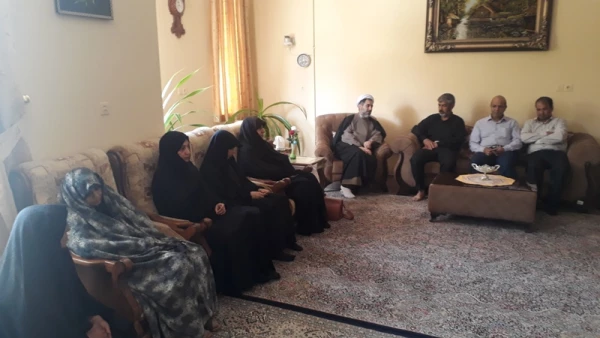 حضور رئیس و مسئولین دانشگاه فرهنگیان استان کرمان در منزل پدری مرحومه عبداللهی، دانشجو معلم ورودی سال 92