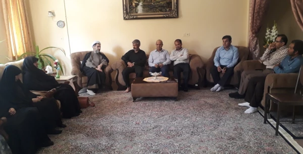 حضور رئیس و مسئولین دانشگاه فرهنگیان استان کرمان در منزل پدری مرحومه عبداللهی، دانشجو معلم ورودی سال 92