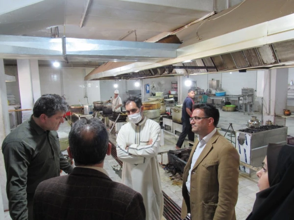 بازدید دکتر توان ریاست دانشگاه فرهنگیان استان از آشپزخانه و سلف سرویس پردیس خواجه نصیر