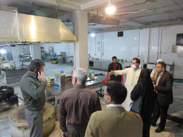 بازدید دکتر توان ریاست دانشگاه فرهنگیان استان از آشپزخانه و سلف سرویس پردیس خواجه نصیر