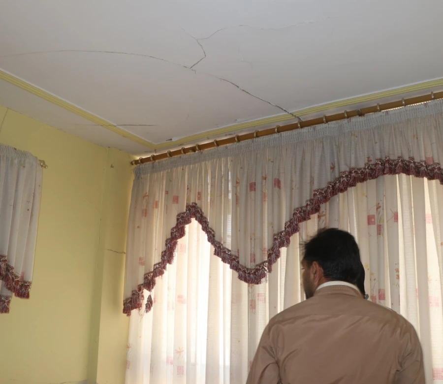 ترک خوردگی ساختمان های پردیس خواجه نصیرالدین طوسی در اثر زلزله