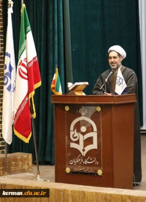 دکتر توان در جلسه هم اندیشی کارکنان و اساتید موظف دانشگاه فرهنگیان کرمان: دانشگاه فرهنگیان یکی از مهمترین، اثرگذارترین و حساس ترین نهادها برای جمهوری اسلامی می باشد، زیرا در اینجا معلم ساخته می شود.
نشست هم اندیشی کارکنان و اساتید موظف دانشگاه فرهنگیان کرمان در دوازدهمین روز از دی ماه 97 در سالن اجتماعات پردیس شهید باهنر (خواهران) برگزار شد.