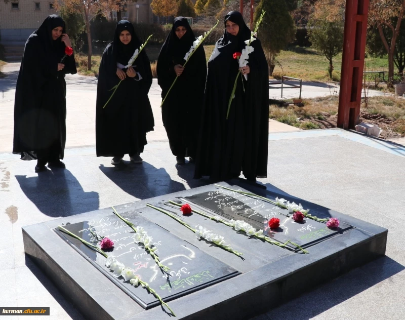 آئین غبارروبی و عطرافشانی قبور مطهر شهدای گمنام