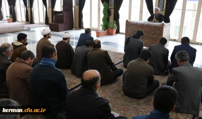 دکتر توان در مراسم تجدید میثاق کارکنان دانشگاه فرهنگیان کرمان با شهدا گفت: این انقلاب و شهدای آن بر حق هستند و شهیدان بالاترین مقام را در نزد خداوند دارا بوده و در بهشت هم نشین انبیا، ائمه و اولیا الهی است.