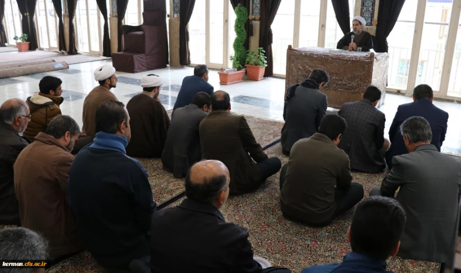 دکتر توان در مراسم تجدید میثاق کارکنان دانشگاه فرهنگیان کرمان با شهدا