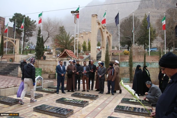 دکتر توان در مراسم تجدید میثاق کارکنان دانشگاه فرهنگیان کرمان با شهدا