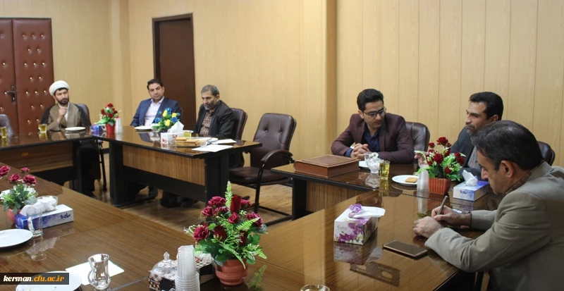 نشست سرپرست پردیس خواجه نصیر الدین طوسی با کارشناسان فرهنگی