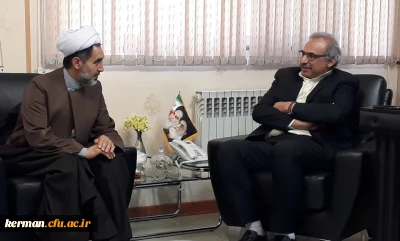 معاون سیاسی، امنیتی و اجتماعی استاندار کرمان لزوم شناساندن سابقه و تاریخ درخشان تربیت معلم در استان را مورد تأکید قرارداد.
دکتر محمد صادق بصیری معاون سیاسی، امنیتی و اجتماعی استاندار کرمان در دیدار با رئیس دانشگاه فرهنگیان استان گفت: با توجه به سابقه و قدمت تربیت معلم در استان، شناساندن این تاریخ  ضرورت دارد.