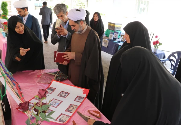 نمایشگاه عترت و قرآن کریم در پردیس شهید باهنر