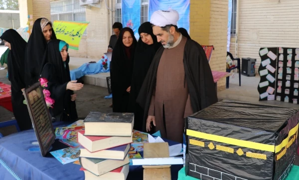 نمایشگاه عترت و قرآن کریم در پردیس شهید باهنر