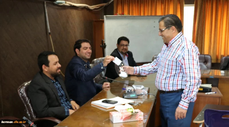 انتخاب نماینده اعضای هیأت علمی در جلسه شورای اساتید دانشگاه فرهنگیان استان کرمان