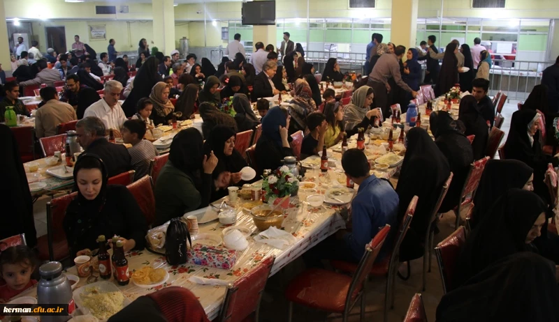 مراسم ضیافت افطاری اساتید و کارکنان دانشگاه