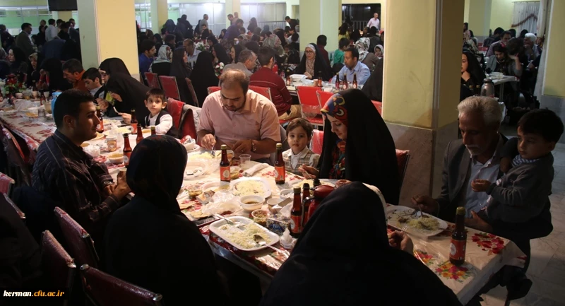 مراسم ضیافت افطاری اساتید و کارکنان دانشگاه