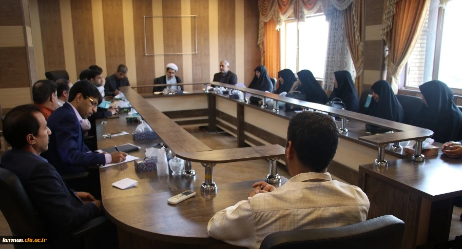 نشست سرپرستان سراهای دانشجویی با رئیس دانشگاه