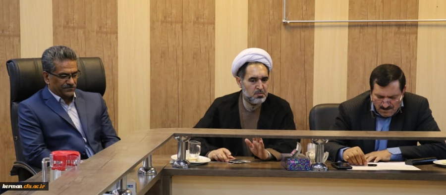 نشست صمیمی دکتر خاکی با اعضای هیأت علمی دانشگاه فرهنگیان استان کرمان