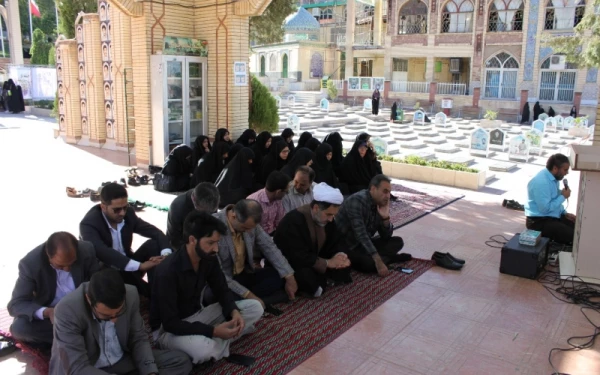 مراسم تجلیل از آزادگان با حضور کارکنان و اساتید دانشگاه فرهنگیان استان در گلزار شهدای شهر کرمان