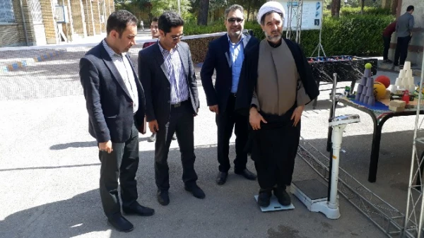 به مناسبت گرامیداشت هفته تربت بدنی نمایشگاه تندرستی در پردیس خواجه نصیرالدین طوسی دانشگاه فرهنگیان کرمان برپاشد. 2